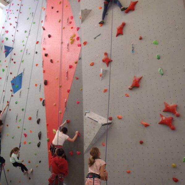 Mur d'escalade de la salle multifonctions